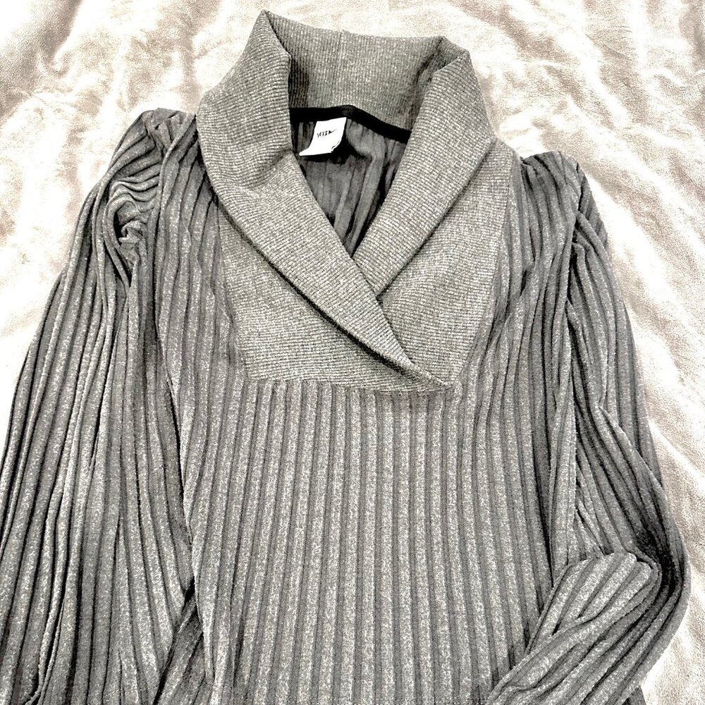 Nike Yoga Luxe Gray Ribbed Woman's Sweater -- Single Wear -- Size XS